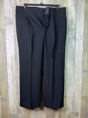 Men’s Black Dress Pants Front Pockets
Back Pockets w/1 Buttoned